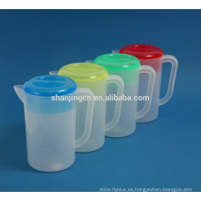 Botellas plásticas coloridas libres de la caldera del agua fría de BPA con la línea y la tapa de la escala del meanure